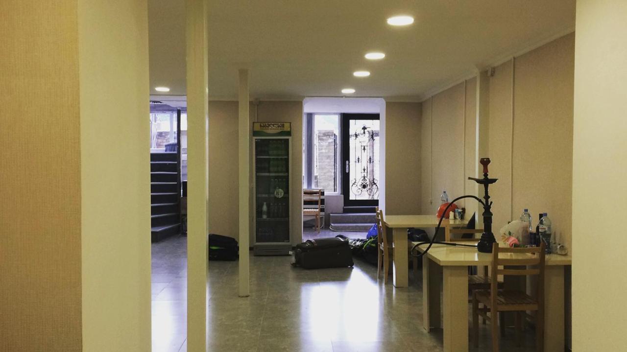 Blossom Hostel Updated ! Обновлено !!! City Center! Perfect Order!!! Snow-White Bed Linen!!! Идеальный Порядок!!! Белоснежное Постельное Белье!!! Центр Города !!! Tiflis Dış mekan fotoğraf