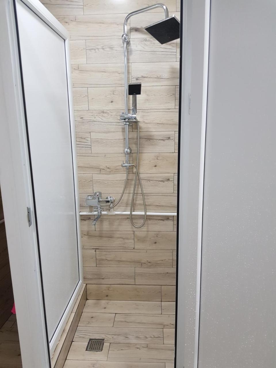 Blossom Hostel Updated ! Обновлено !!! City Center! Perfect Order!!! Snow-White Bed Linen!!! Идеальный Порядок!!! Белоснежное Постельное Белье!!! Центр Города !!! Tiflis Dış mekan fotoğraf