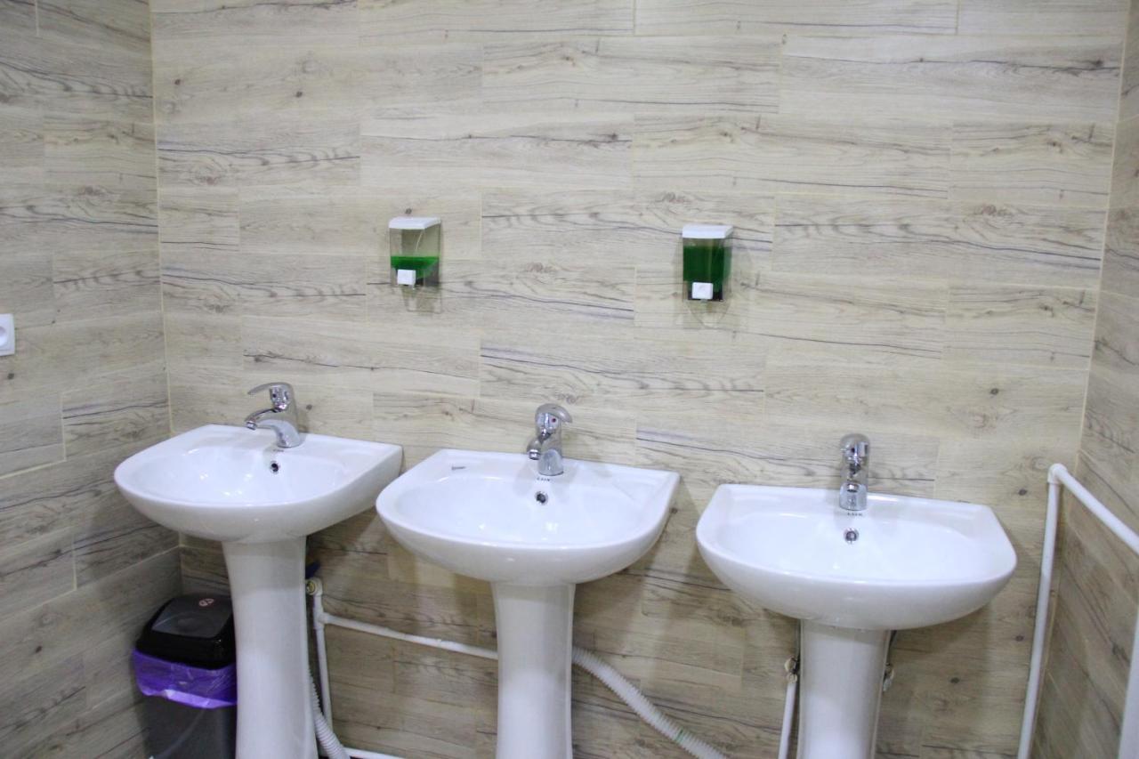 Blossom Hostel Updated ! Обновлено !!! City Center! Perfect Order!!! Snow-White Bed Linen!!! Идеальный Порядок!!! Белоснежное Постельное Белье!!! Центр Города !!! Tiflis Dış mekan fotoğraf