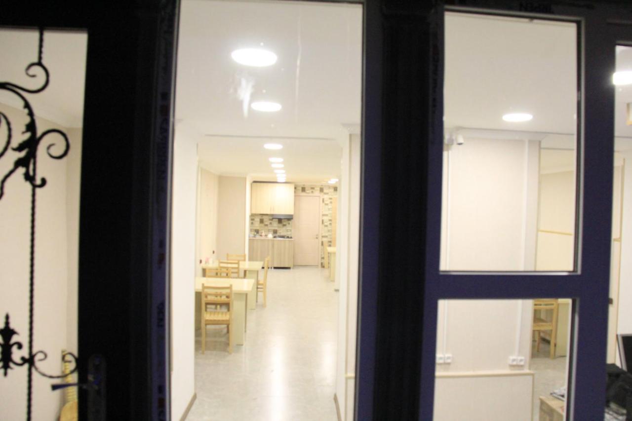 Blossom Hostel Updated ! Обновлено !!! City Center! Perfect Order!!! Snow-White Bed Linen!!! Идеальный Порядок!!! Белоснежное Постельное Белье!!! Центр Города !!! Tiflis Dış mekan fotoğraf