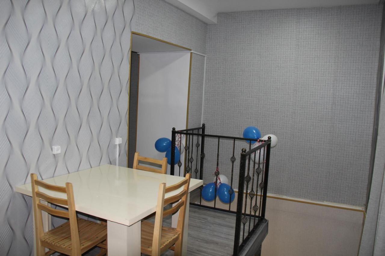 Blossom Hostel Updated ! Обновлено !!! City Center! Perfect Order!!! Snow-White Bed Linen!!! Идеальный Порядок!!! Белоснежное Постельное Белье!!! Центр Города !!! Tiflis Dış mekan fotoğraf