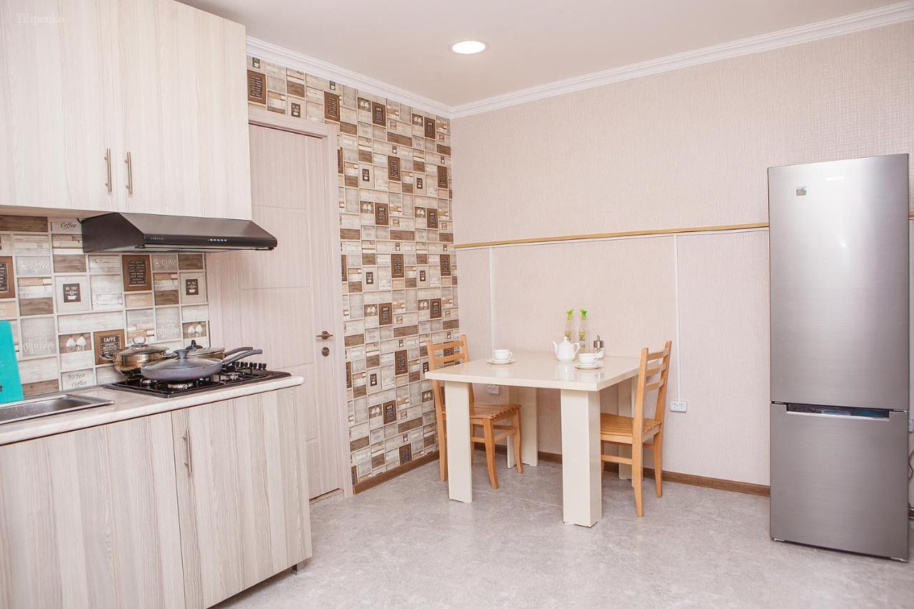 Blossom Hostel Updated ! Обновлено !!! City Center! Perfect Order!!! Snow-White Bed Linen!!! Идеальный Порядок!!! Белоснежное Постельное Белье!!! Центр Города !!! Tiflis Dış mekan fotoğraf