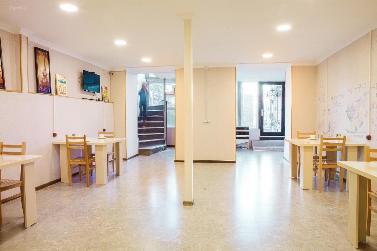 Blossom Hostel Updated ! Обновлено !!! City Center! Perfect Order!!! Snow-White Bed Linen!!! Идеальный Порядок!!! Белоснежное Постельное Белье!!! Центр Города !!! Tiflis Dış mekan fotoğraf