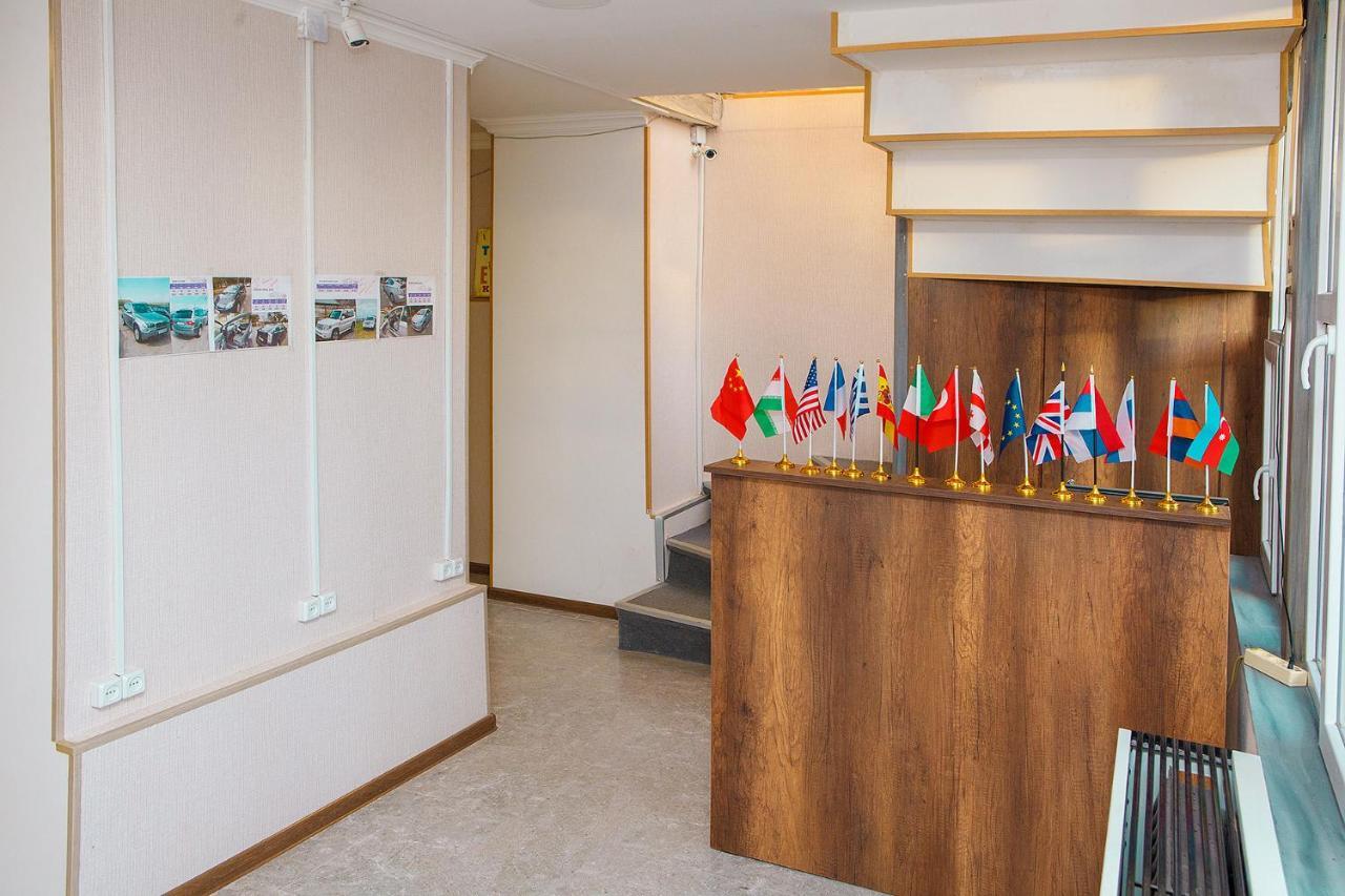 Blossom Hostel Updated ! Обновлено !!! City Center! Perfect Order!!! Snow-White Bed Linen!!! Идеальный Порядок!!! Белоснежное Постельное Белье!!! Центр Города !!! Tiflis Dış mekan fotoğraf