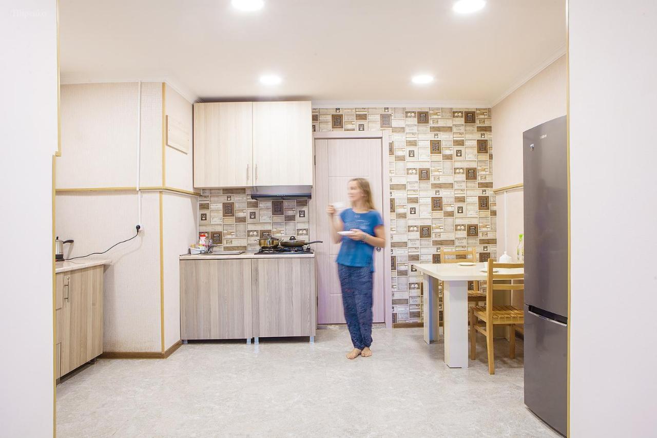 Blossom Hostel Updated ! Обновлено !!! City Center! Perfect Order!!! Snow-White Bed Linen!!! Идеальный Порядок!!! Белоснежное Постельное Белье!!! Центр Города !!! Tiflis Dış mekan fotoğraf
