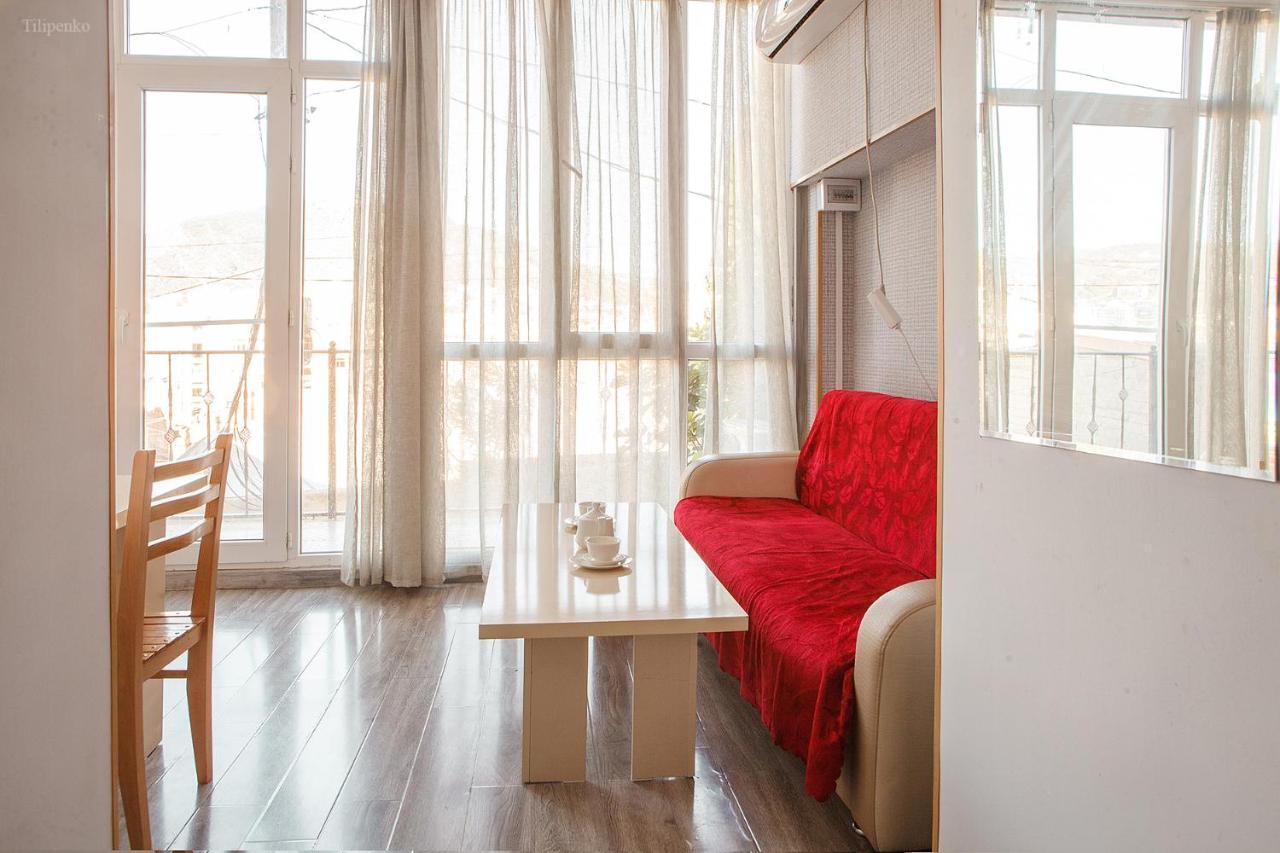 Blossom Hostel Updated ! Обновлено !!! City Center! Perfect Order!!! Snow-White Bed Linen!!! Идеальный Порядок!!! Белоснежное Постельное Белье!!! Центр Города !!! Tiflis Dış mekan fotoğraf